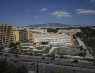 Βράβευση για δύο στρατιώτες που βρήκαν και επέστρεψαν χαμένο πορτοφόλι (φωτό)